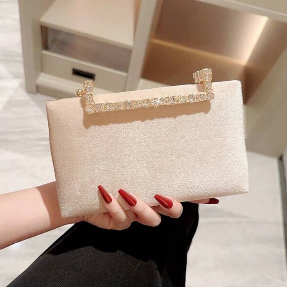 💎 Embellished Clutch 💎